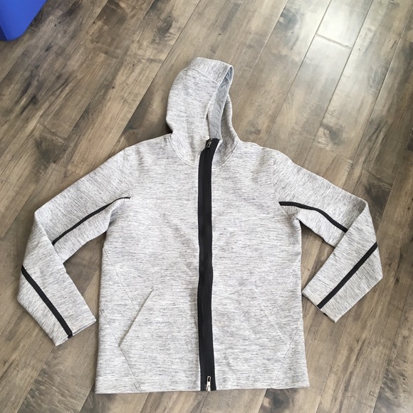 lululemon stratum hoodie